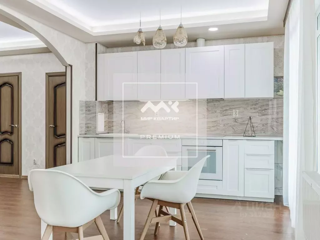 3-к кв. Санкт-Петербург ул. Типанова, 25к1 (90.0 м) - Фото 0