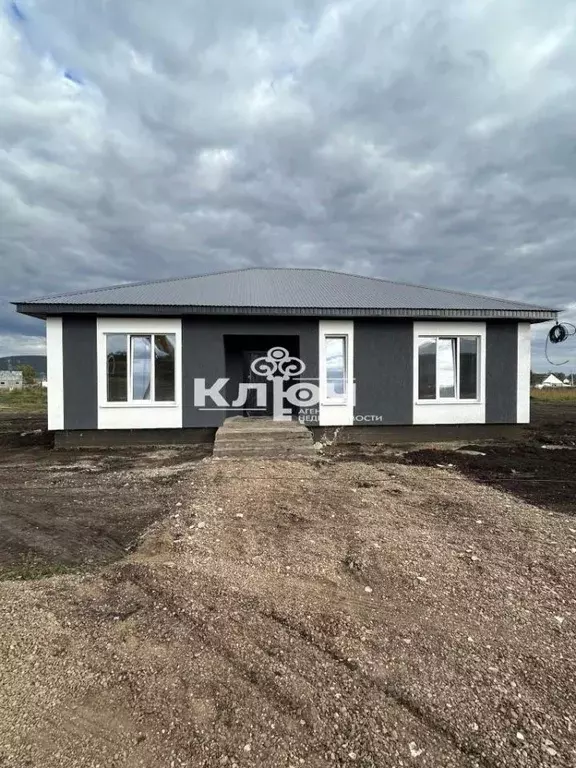 Дом в Башкортостан, Стерлитамакский район, Красноярский сельсовет, с. ... - Фото 1