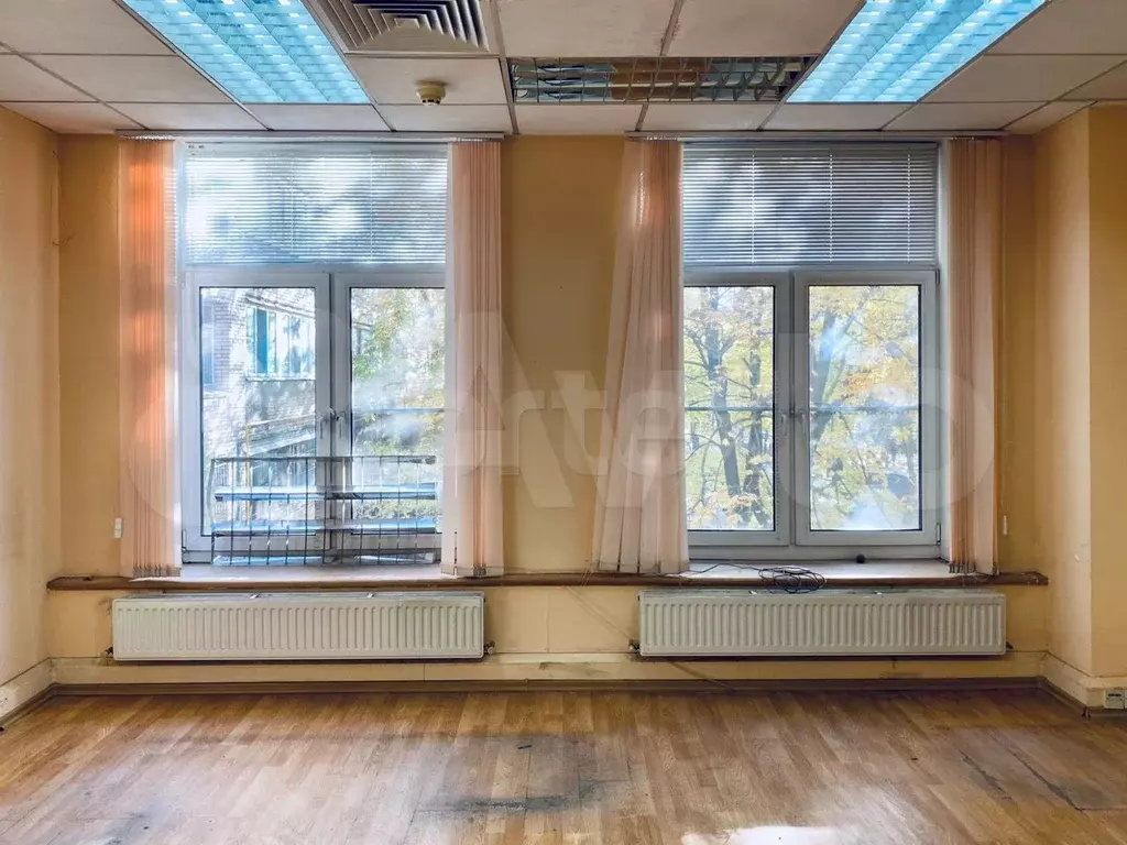 Продам офисное помещение, 2400 м - Фото 1