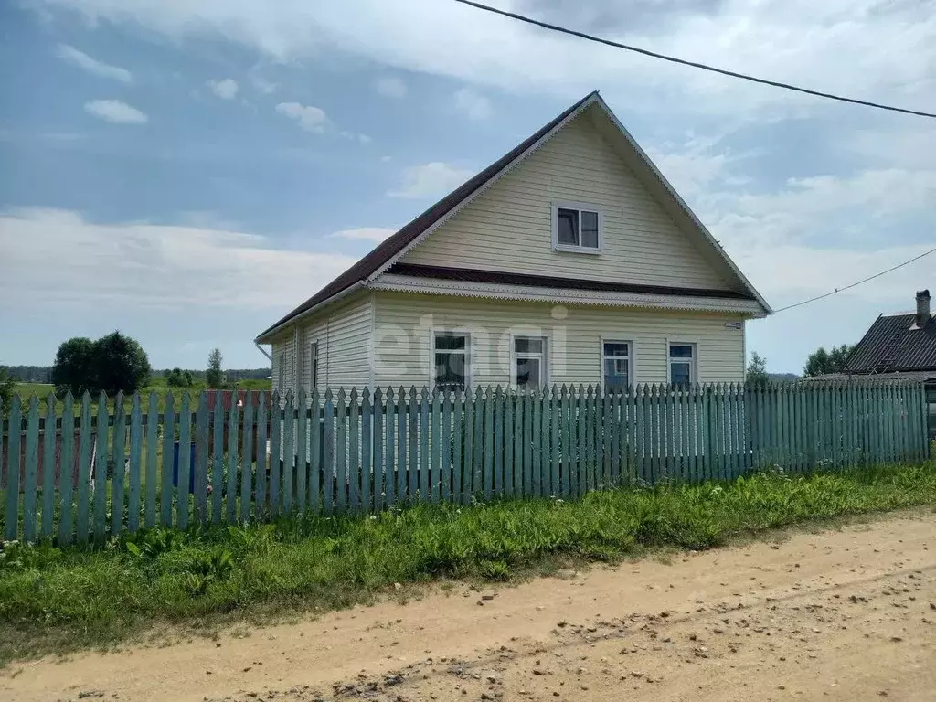Дом в Ленинградская область, Киришский район, Будогощское городское ... - Фото 1