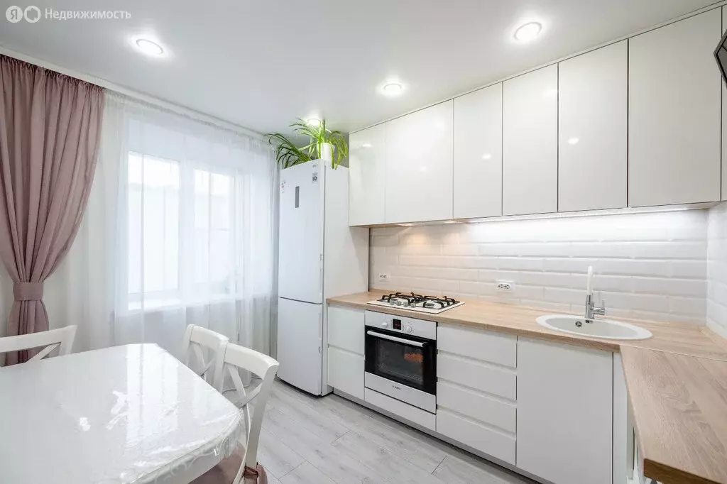 3-комнатная квартира: Киров, улица Ленина, 165 (64 м) - Фото 1