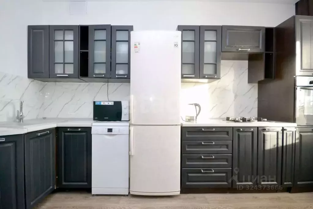 2-к кв. Саха (Якутия), Якутск ул. Кальвица, 2/3 (63.7 м) - Фото 1