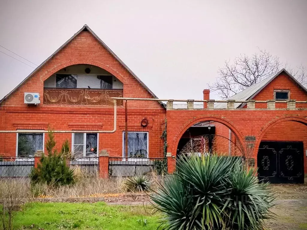 Дом в Краснодарский край, Темрюк ул. Обороны, 2/2 (140 м) - Фото 1