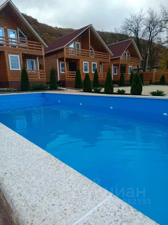 Дом в Адыгея, Майкопский район, пос. Каменномостский ул. ... - Фото 1