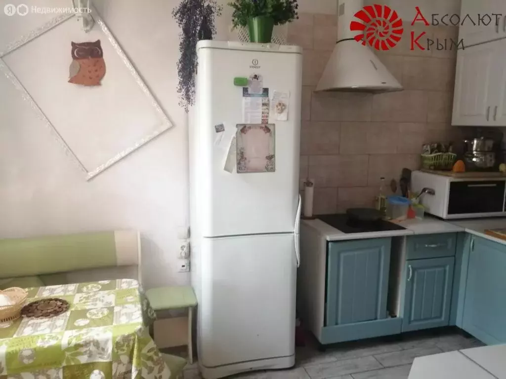 3-комнатная квартира: Феодосия, улица Назукина, 1 (71 м) - Фото 1