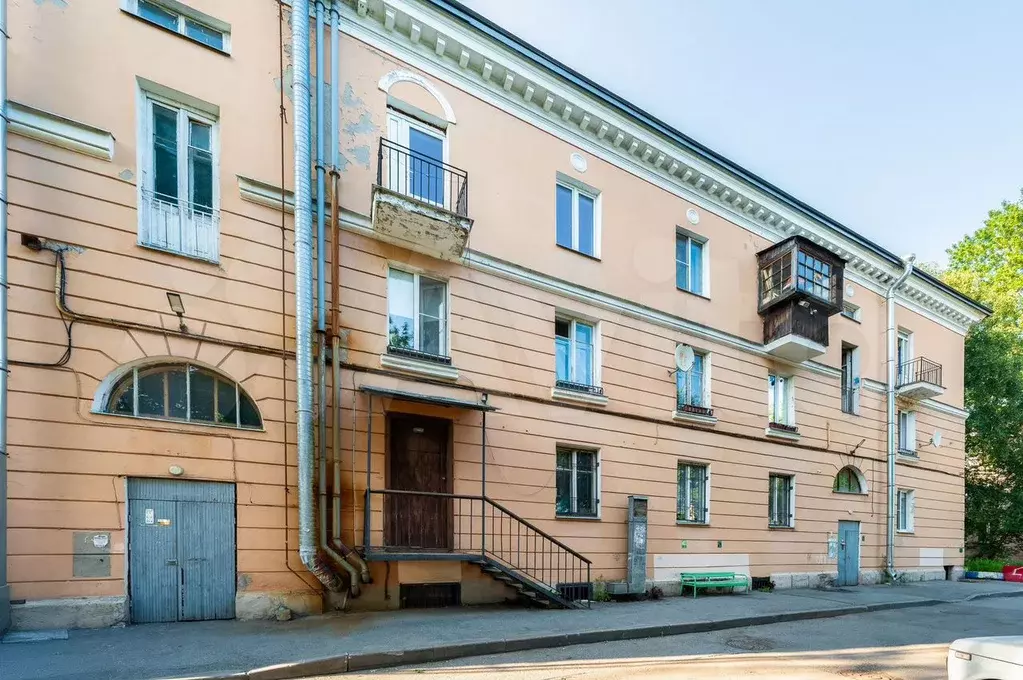 Комната 44 м в 3-к., 1/3 эт. - Фото 1