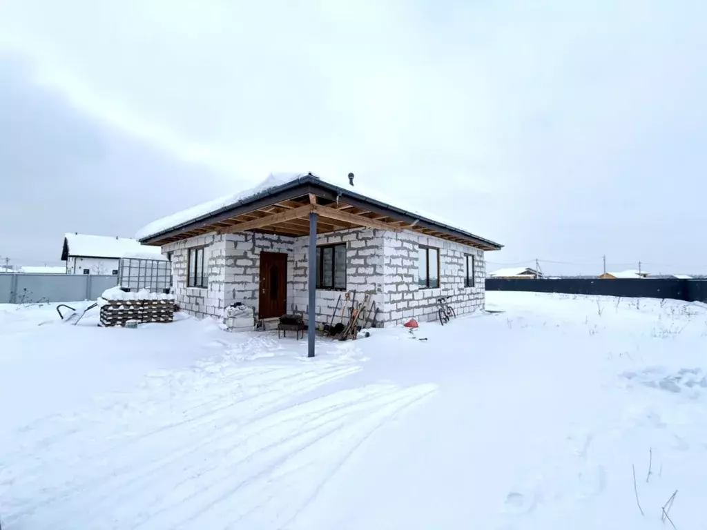 Дом в Новгородская область, Новгородский район, Савинское с/пос, пос. ... - Фото 1