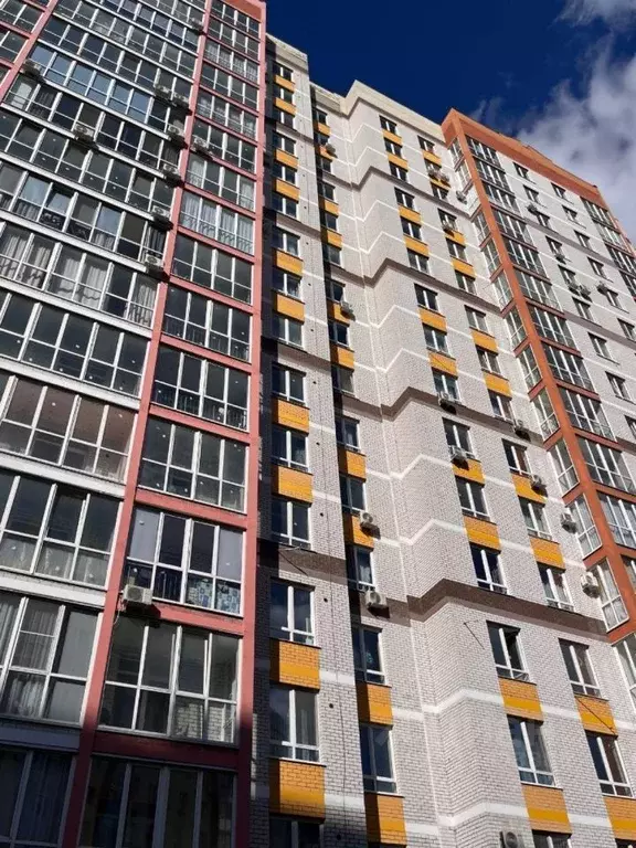 3-к кв. Брянская область, Брянск ул. Горбатова, 45 (91.6 м) - Фото 0