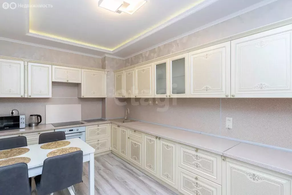 2-комнатная квартира: Тюмень, улица Николая Зелинского, 5к2 (64.7 м) - Фото 2