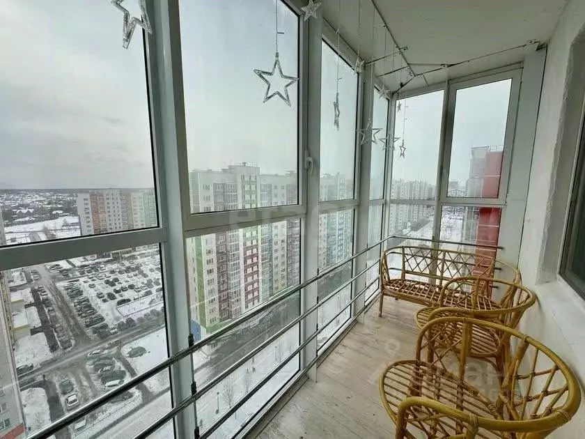 3-к кв. Тюменская область, Тюмень ул. Федюнинского, 60к2 (93.0 м) - Фото 0