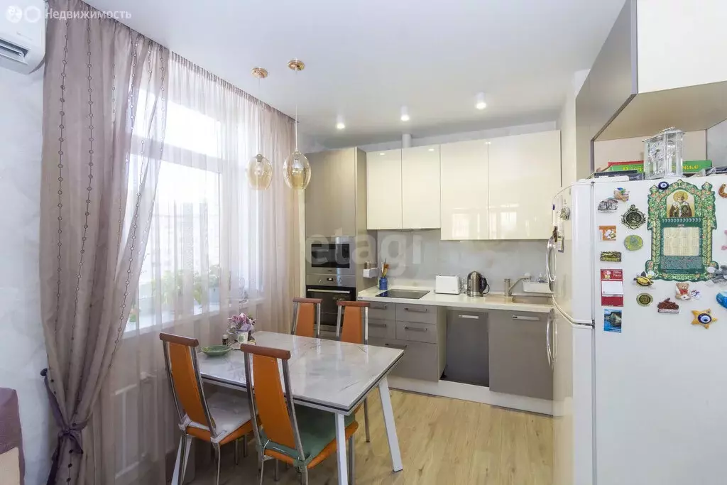2-комнатная квартира: Тюмень, улица Пархоменко, 119 (61.9 м) - Фото 0