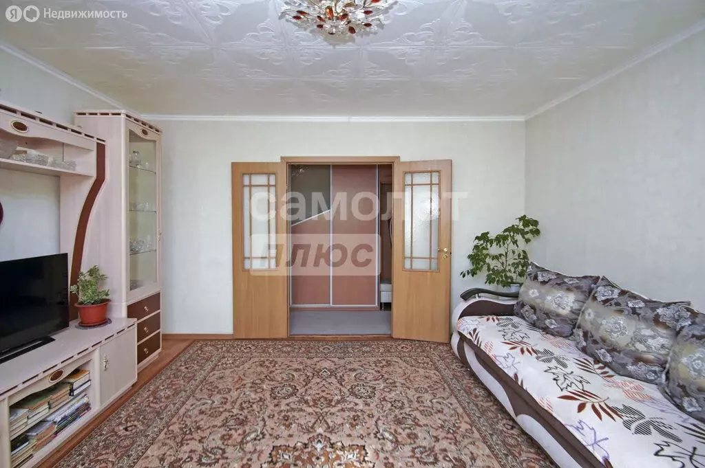 4-комнатная квартира: Омск, улица Дмитриева, 15 (77.2 м) - Фото 1