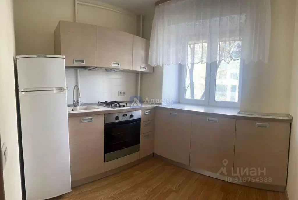 2-к кв. Тюменская область, Тюмень ул. Володарского, 34 (41.9 м) - Фото 0