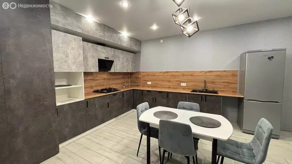 3-комнатная квартира: Киров, микрорайон Красный Химик, улица Красный ... - Фото 2