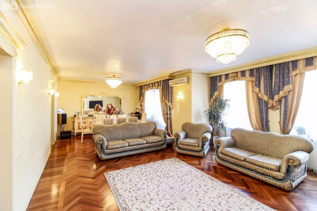 5-комнатная квартира: Тюмень, улица Челюскинцев, 29 (440 м) - Фото 1