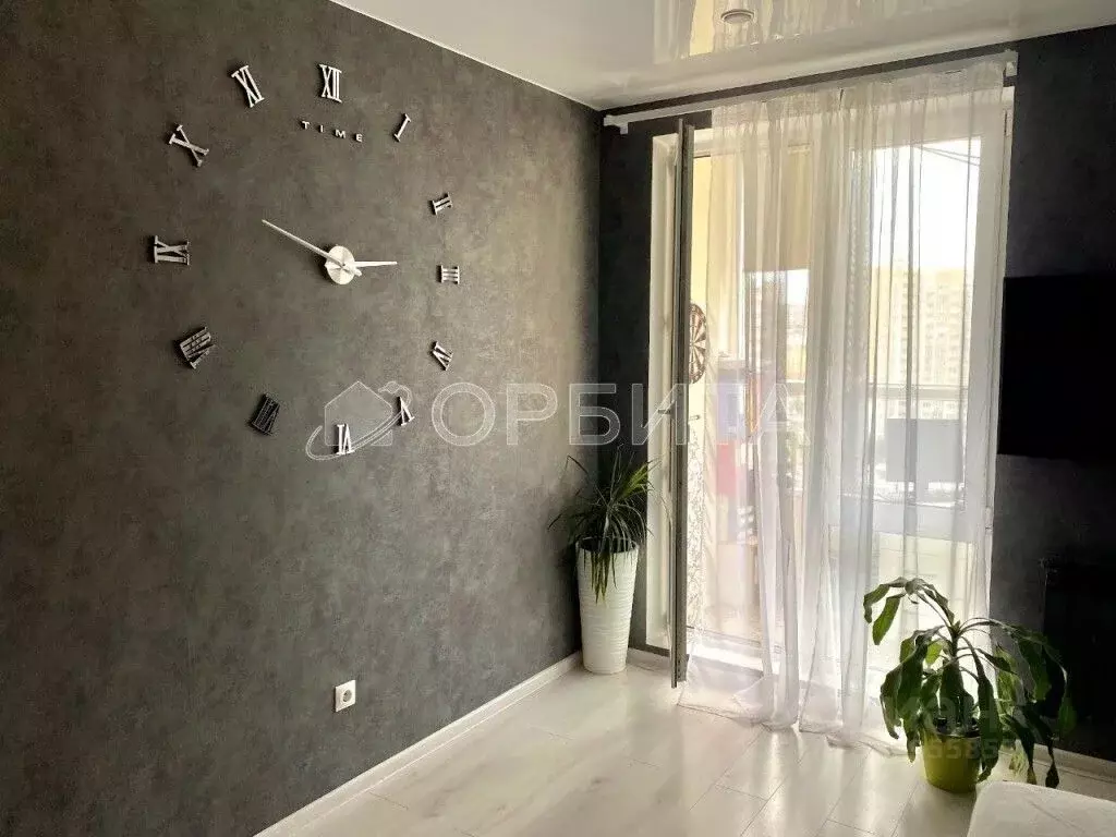 2-к кв. Тюменская область, Тюмень ул. Николая Зелинского, 19 (36.7 м) - Фото 1