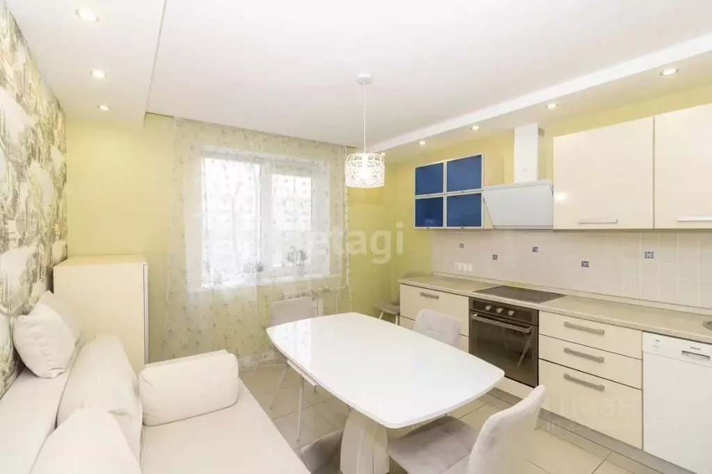 3-к кв. Тюменская область, Тюмень ул. Мельникайте, 122 (87.0 м) - Фото 2