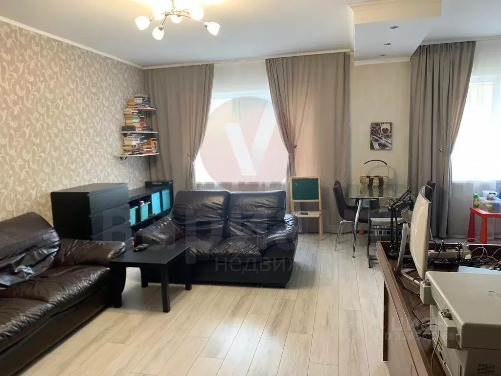 2-к кв. Омская область, Омск Пригородная ул., 5к1 (67.0 м) - Фото 0