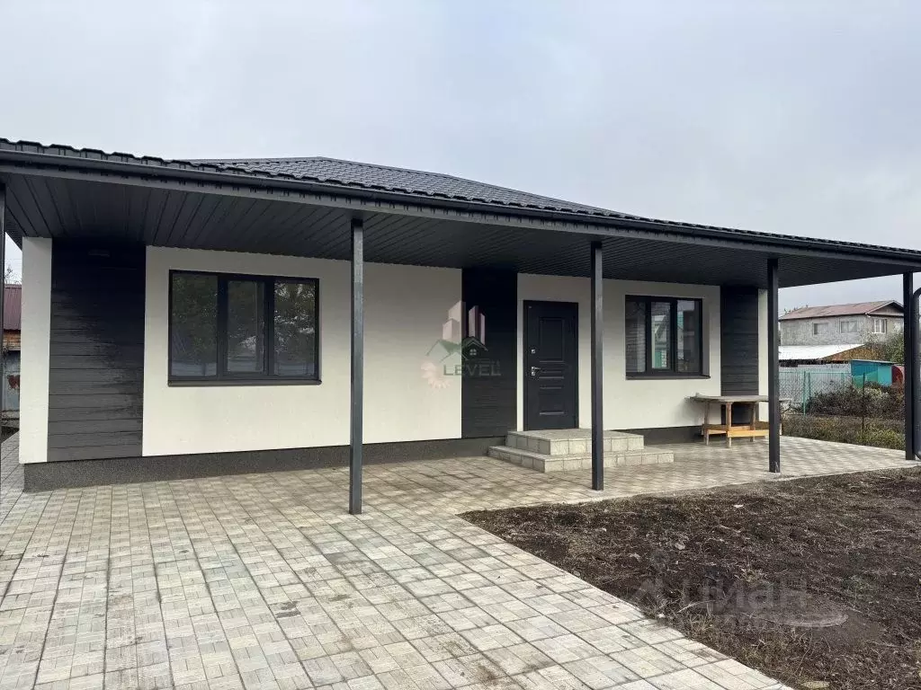 Дом в Саратовская область, Энгельсский район, Красноярское ... - Фото 1