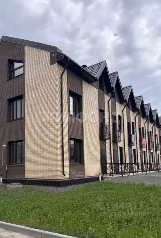 Таунхаус в Новосибирская область, Новосибирский район, Каменский ... - Фото 1