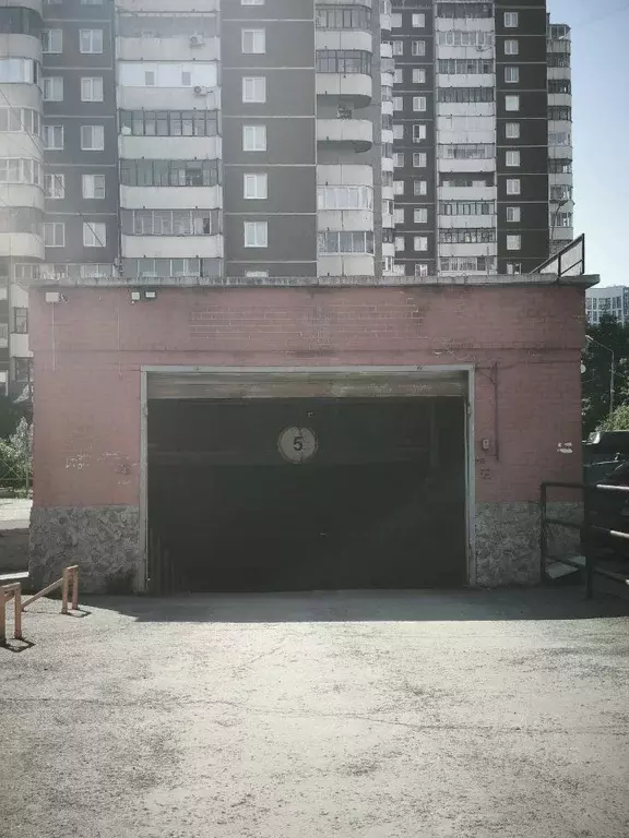 Гараж в Свердловская область, Екатеринбург ул. Большакова, 25 (18 м) - Фото 1