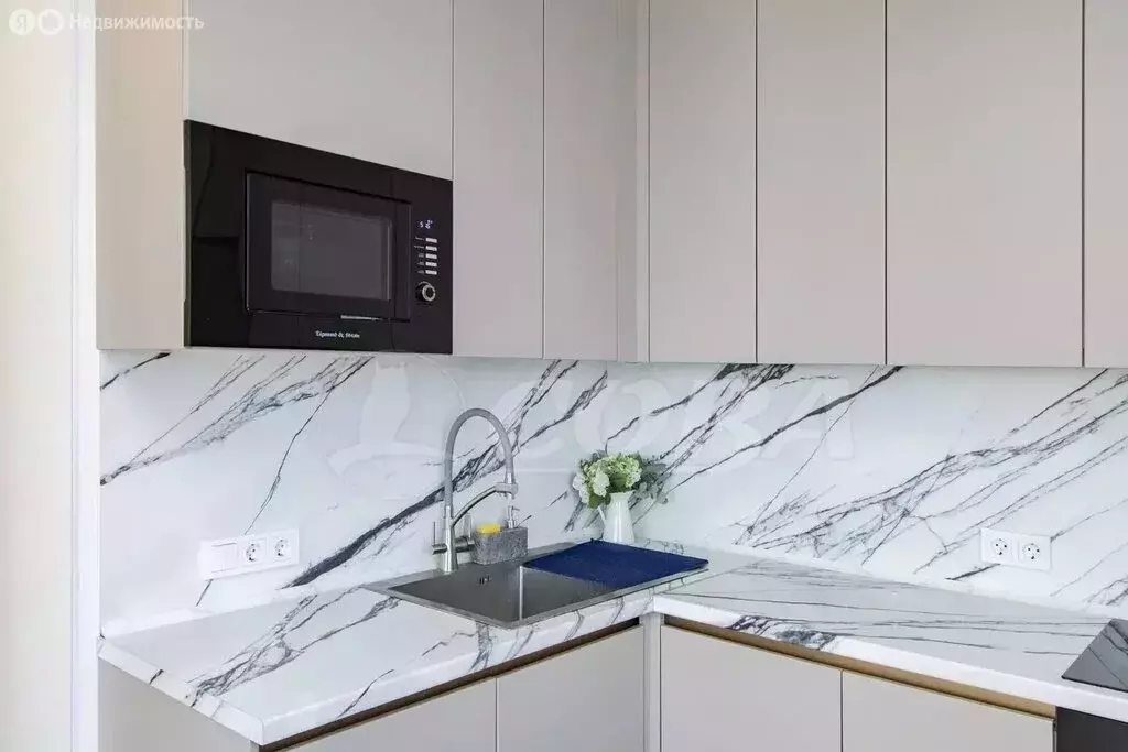 2-комнатная квартира: Тюмень, Харьковская улица, 76 (67.6 м) - Фото 0