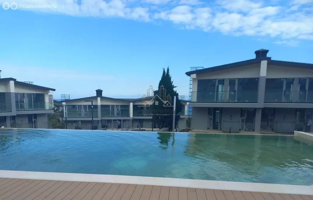 2-комнатная квартира: Алушта, улица Глазкрицкого (62 м) - Фото 1