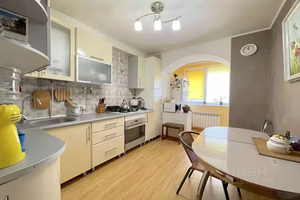 2-к кв. Крым, Феодосия ул. Нахимова, 18 (50.0 м) - Фото 1