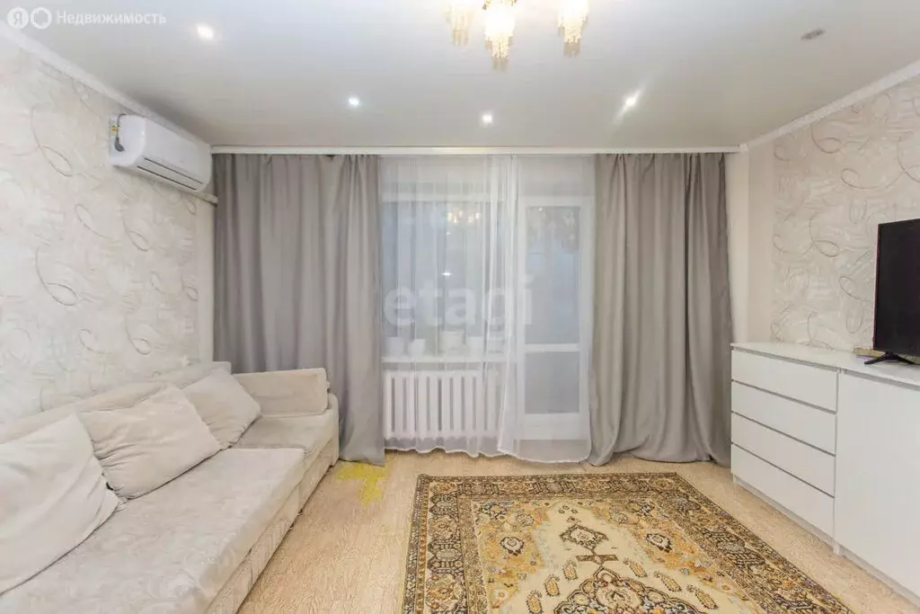 3-комнатная квартира: Тобольск, микрорайон 7А, 34 (66 м) - Фото 0