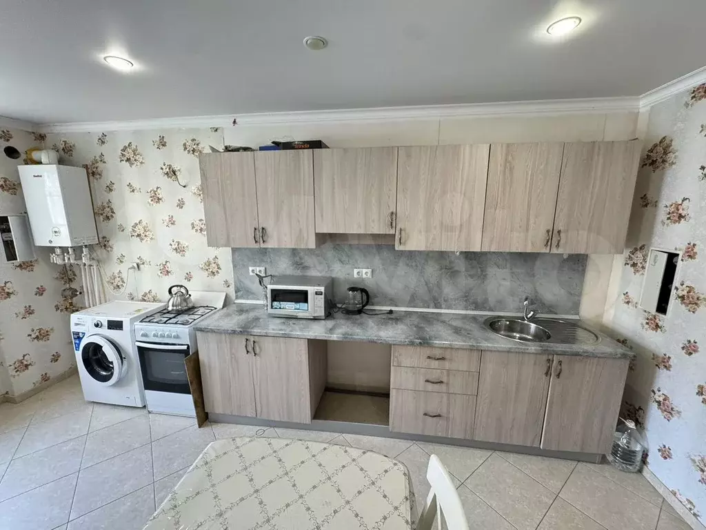 1-к. квартира, 50 м, 1/10 эт. - Фото 1