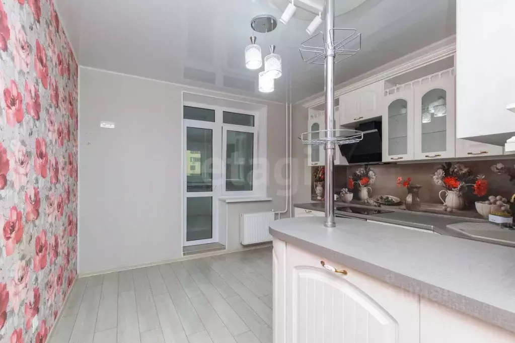 3-к кв. Тюменская область, Тюмень ул. Тимофея Чаркова, 81к1 (74.6 м) - Фото 1