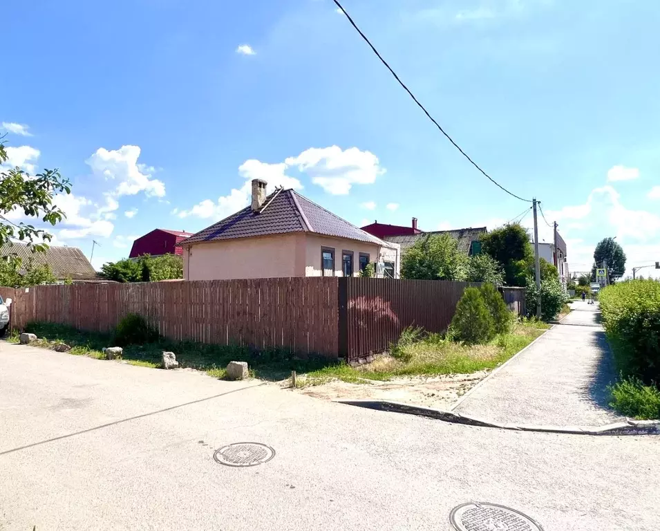 Дом в Волгоградская область, Волжский ул. Молодогвардейцев (80 м) - Фото 0