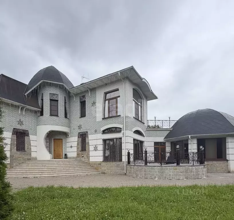 Дом в Санкт-Петербург, Санкт-Петербург, Петергоф ул. Николаевская, 19 ... - Фото 1