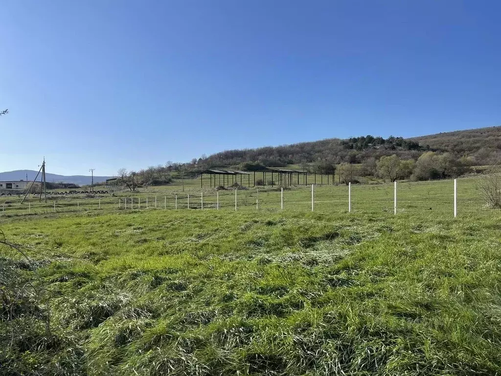 Участок в Севастополь с. Новобобровка, ул. Изумрудная, 7 (10.0 сот.) - Фото 1