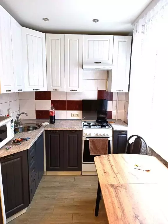 2-к кв. Омская область, Омск Волгоградская ул., 2Б (48.0 м) - Фото 1