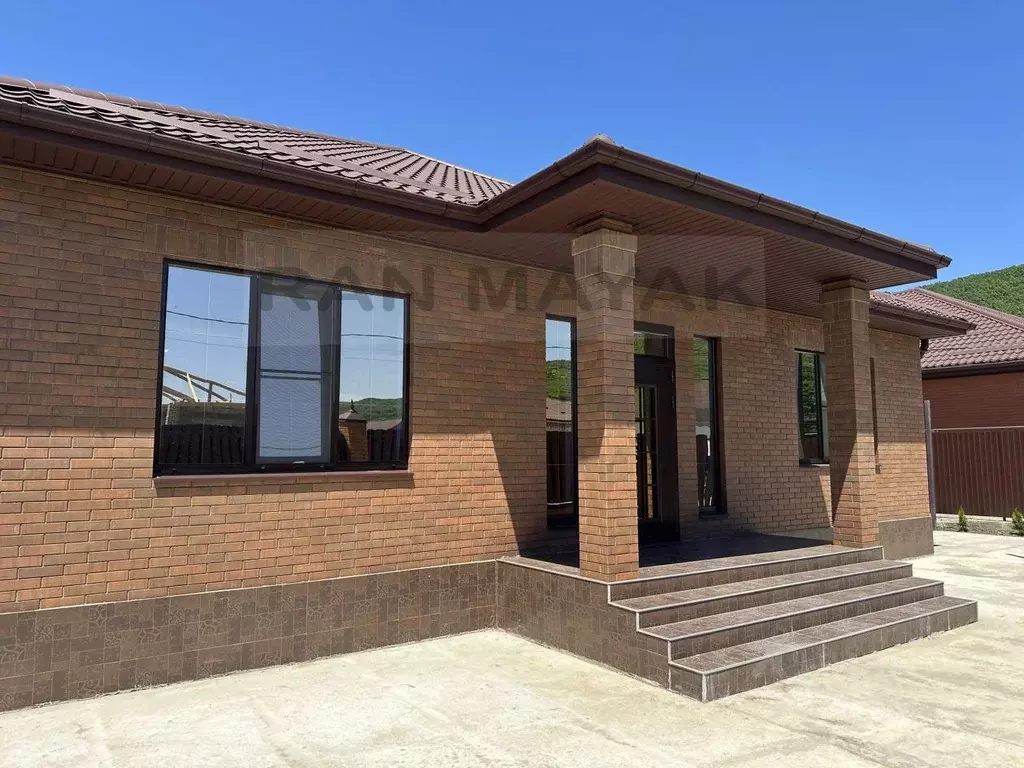 Дом в Адыгея, Майкопский район, Победенское с/пос, пос. Удобный ул. ... - Фото 1