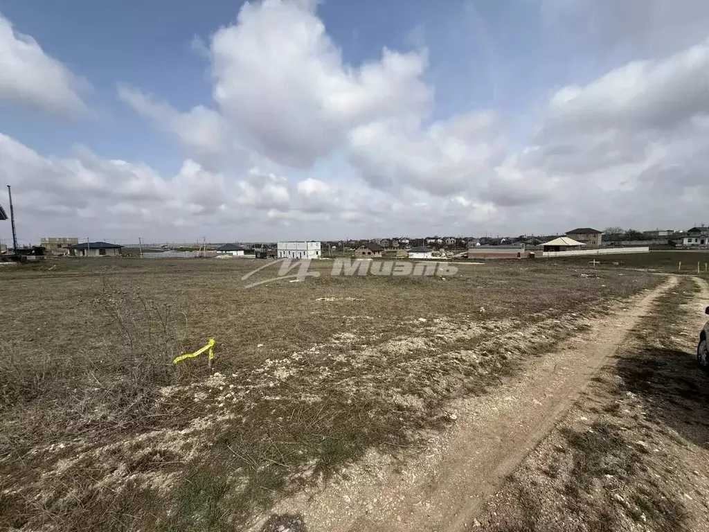 Участок в Крым, Симферопольский район, с. Мирное ул. Алиме ... - Фото 1