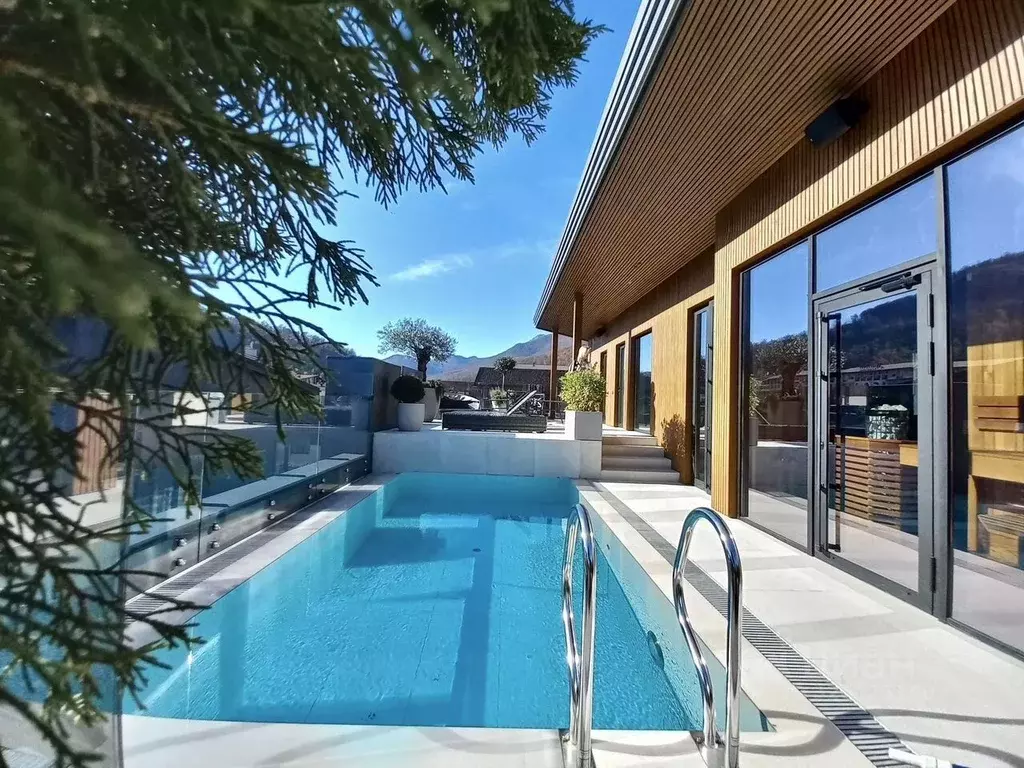 Дом в Краснодарский край, Сочи с. Эстосадок, ул. Гаражная (245 м) - Фото 1