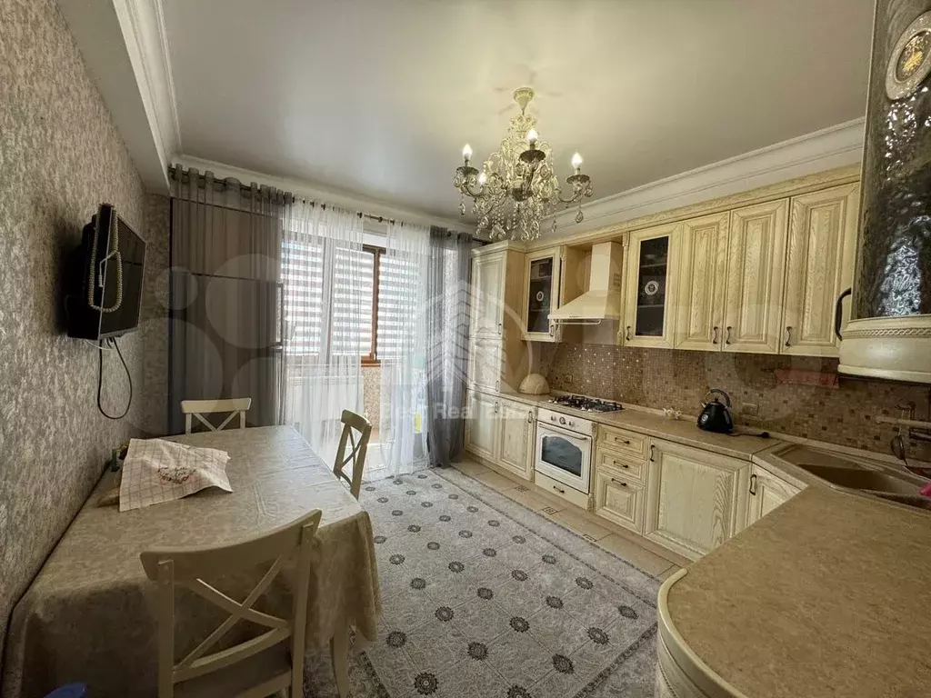 2-к. квартира, 72 м, 2/10 эт. - Фото 1