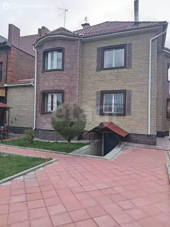 Дом в Улан-Удэ, посёлок Кумыска, улица Алтан-Газар (275 м) - Фото 1
