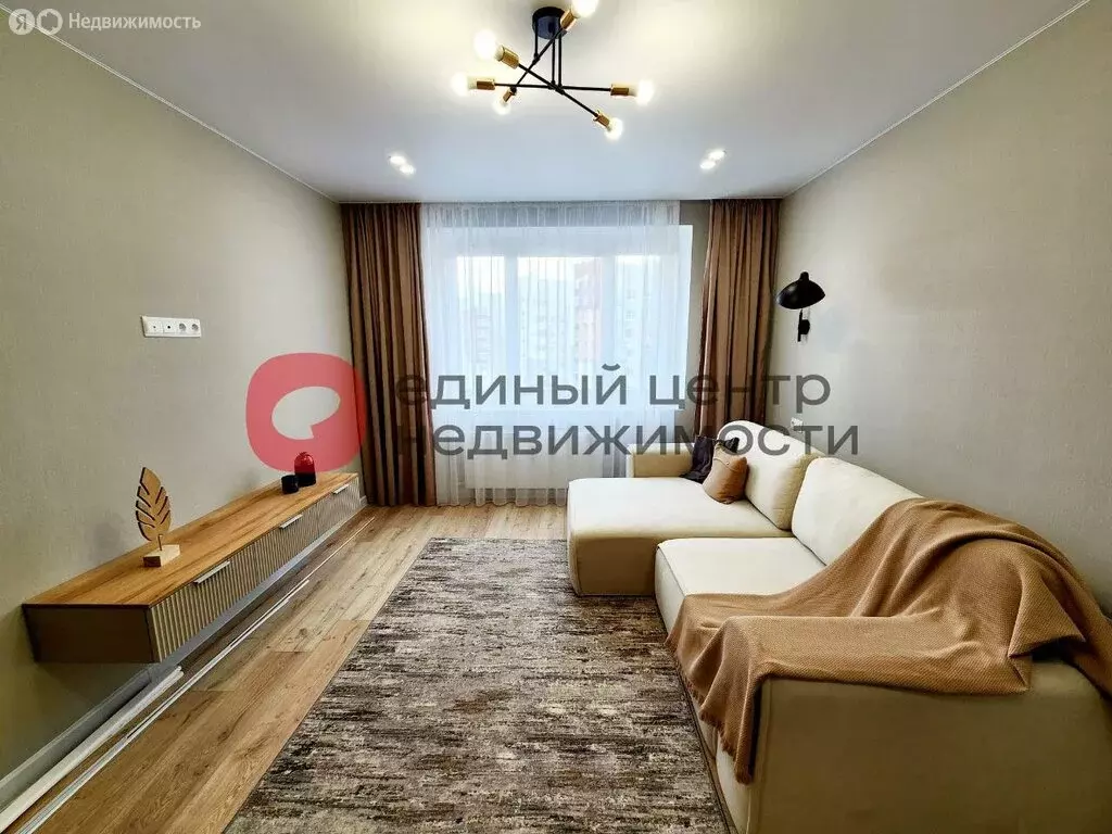 1-комнатная квартира: Тюмень, улица Валентины Трофимовой, 8 (40 м) - Фото 1