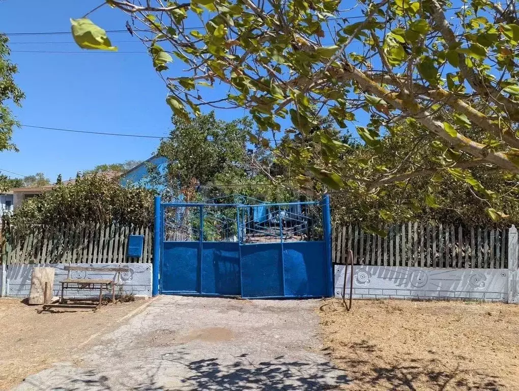 Дом в Крым, Сакский район, Веселовское с/пос, с. Наташино ул. Полевая, ... - Фото 1