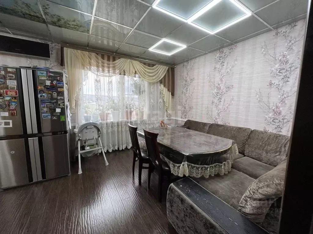 4-к кв. Карачаево-Черкесия, Черкесск Октябрьская ул., 388 (183.3 м) - Фото 0