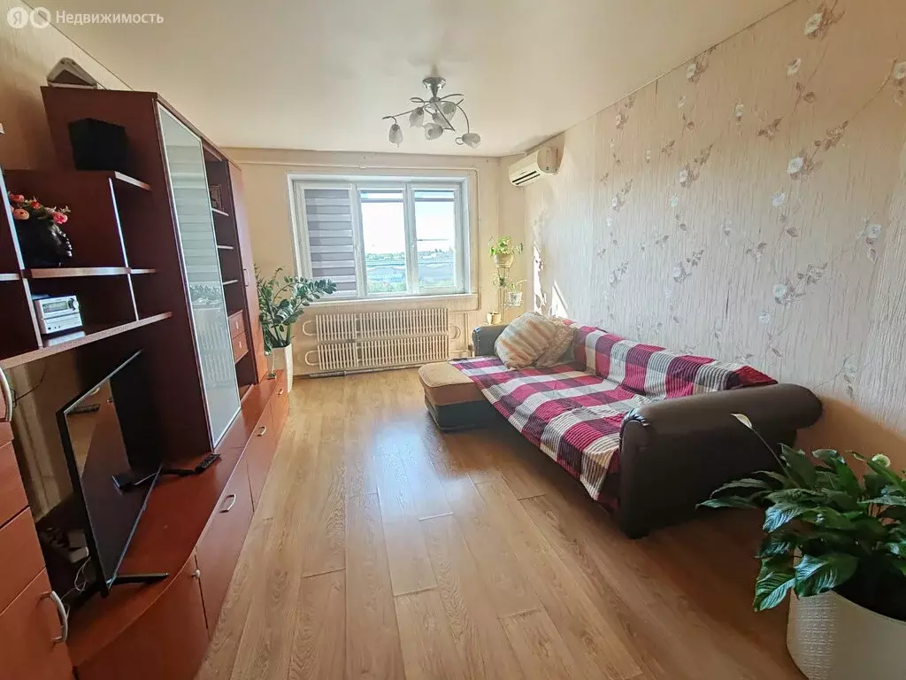 3-комнатная квартира: Волгоград, улица Менжинского, 27 (64.8 м) - Фото 1