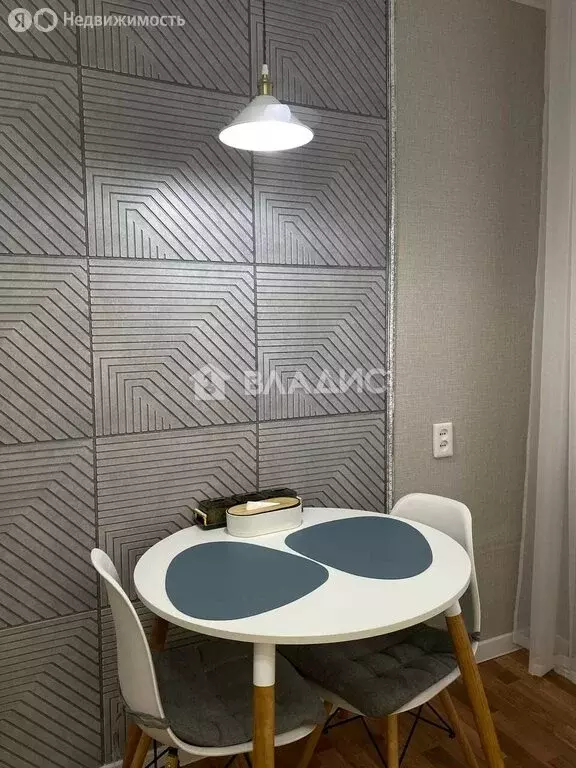 2-комнатная квартира: Тобольск, 7-й микрорайон, 6 (52 м) - Фото 1