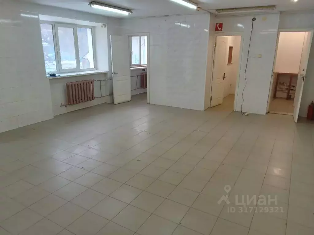 Помещение свободного назначения в Свердловская область, Екатеринбург ... - Фото 0