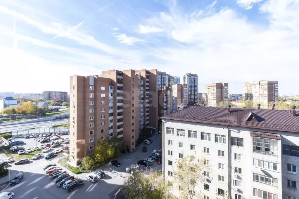 2-к кв. Тюменская область, Тюмень ул. Кузнецова, 15 (92.5 м) - Фото 0