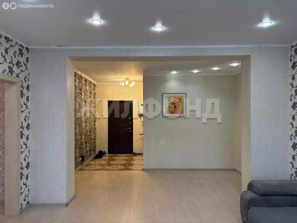 3-комнатная квартира: Абакан, Хакасская улица, 171 (105 м) - Фото 1