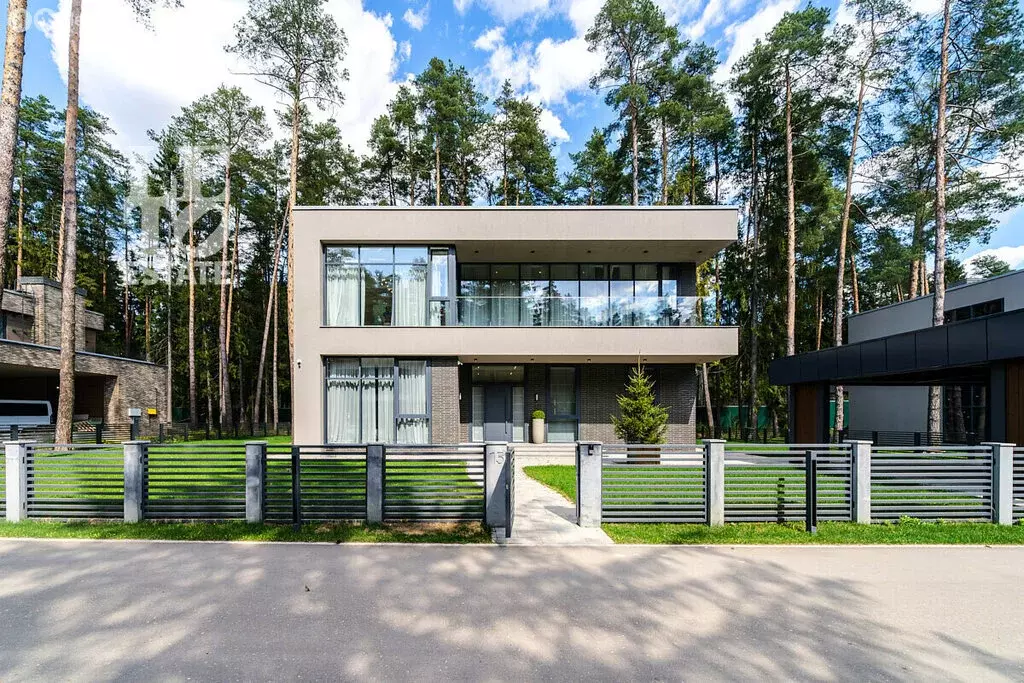 Дом в Одинцовский городской округ, КП Маслово парк (380 м) - Фото 1