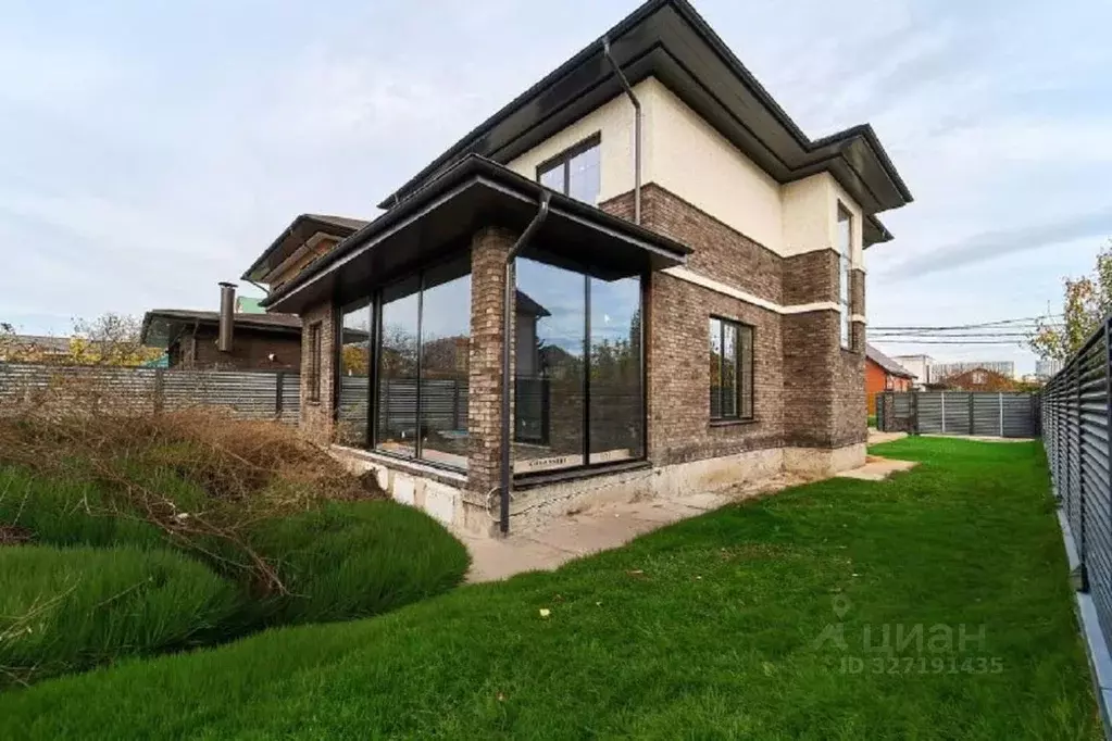 Дом в Краснодарский край, Краснодар ул. Сергиевская, 29 (200 м) - Фото 1